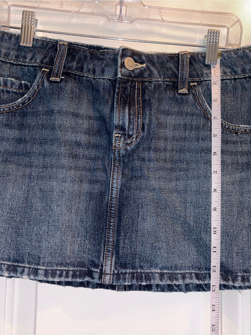 Hollister low rise dark wash mini skort - size 12